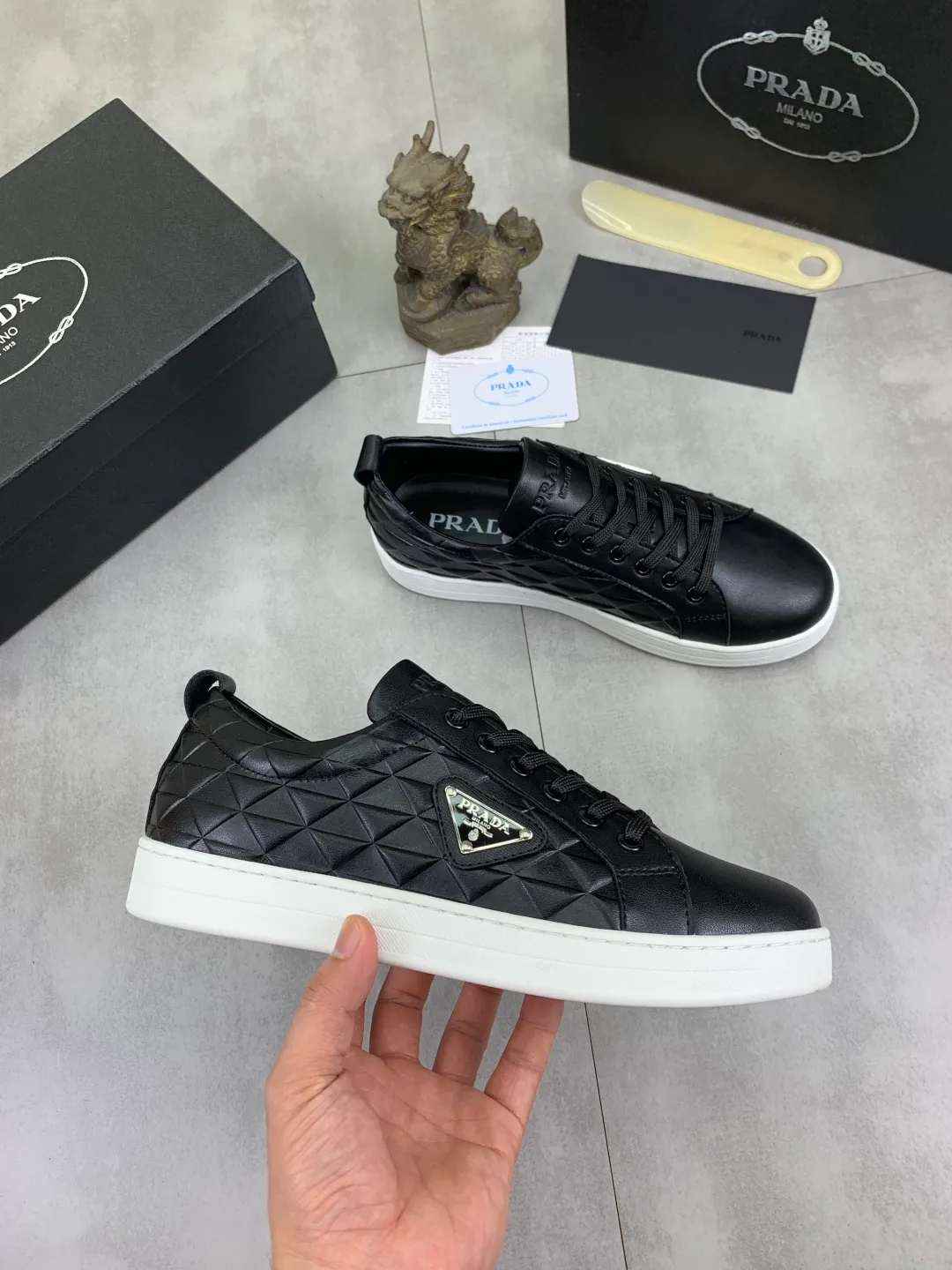 Men's Men's Shoes💰P420💰[New Style] The latest classic model of high-quality PRADA breathable and comfortable men's shoes has been launched on the official website, 1:1 replica, synchronized in Hong Kong, and on the same catwalk; all made of calfskin with breathable mesh fabric ➕Imported soft Soft and comfortable sheepskin lining, 🍡🍡original rubber outsole is non-slip and wear-resistant; comfortable to wear, attractive style, fine workmanship, and simple and neat shoe last, showing a man's courage and toughness, 👍Size: 39-44 2️⃣Color🉑️Choose